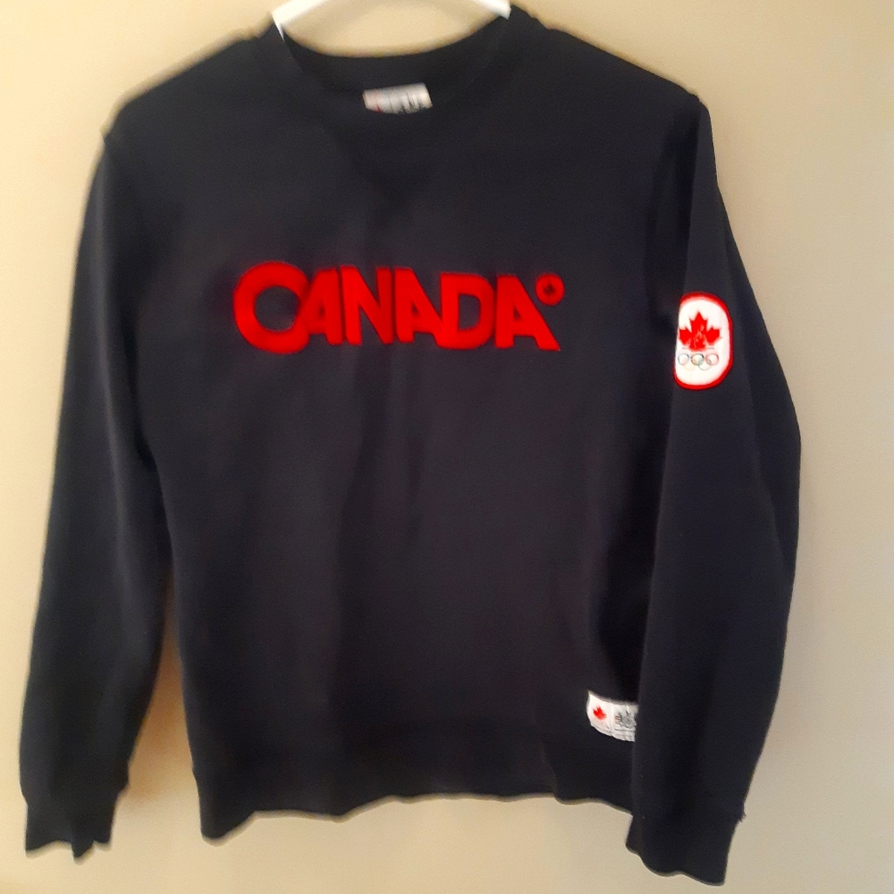 Canada sweater